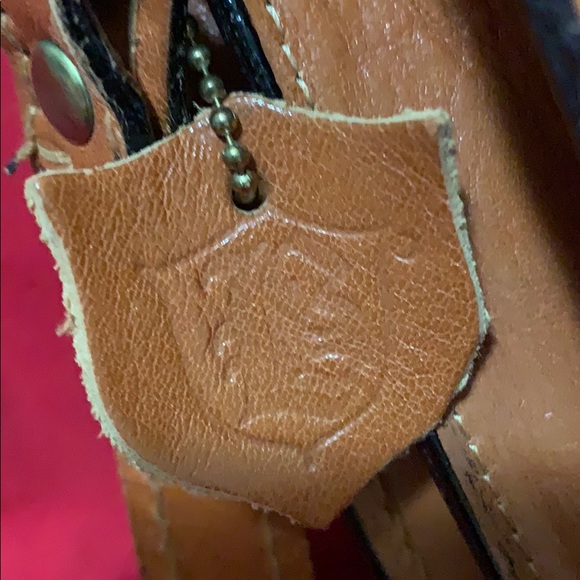 Benci Leather Shoulder Bag - Picture 5 of 6